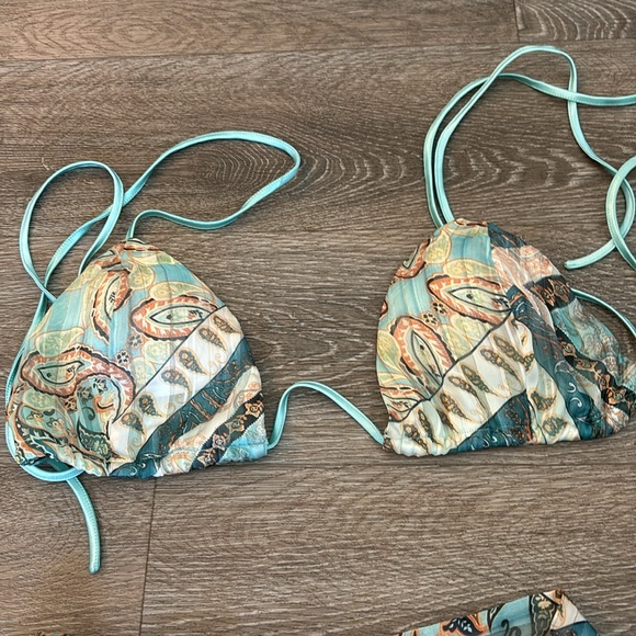 2 piece set - Women’s - Picture 4 of 4